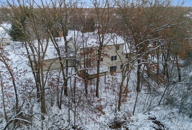 8301 Hyne Road, Brighton, MI 48114