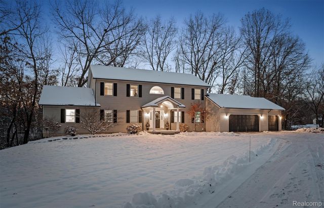 8301 Hyne Road, Brighton, MI 48114