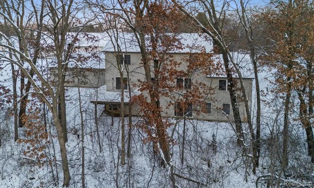 8301 Hyne Road, Brighton, MI 48114