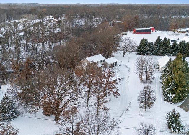 8301 Hyne Road, Brighton, MI 48114