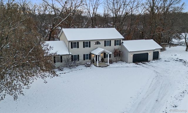 8301 Hyne Road, Brighton, MI 48114