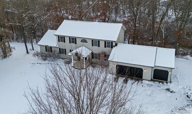 8301 Hyne Road, Brighton, MI 48114