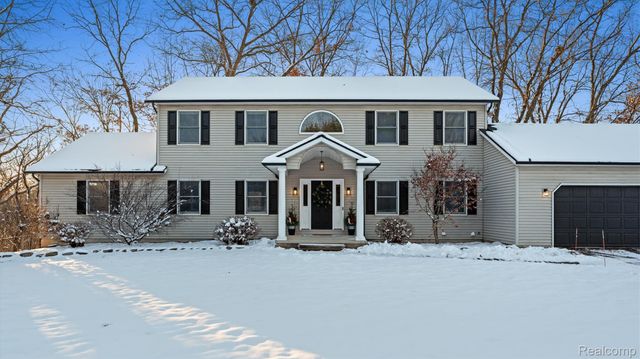 8301 Hyne Road, Brighton, MI 48114