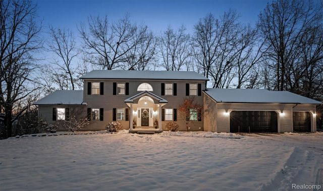 8301 Hyne Road, Brighton, MI 48114