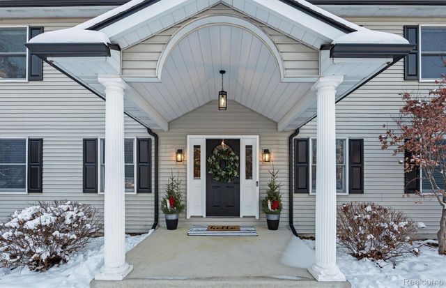 8301 Hyne Road, Brighton, MI 48114