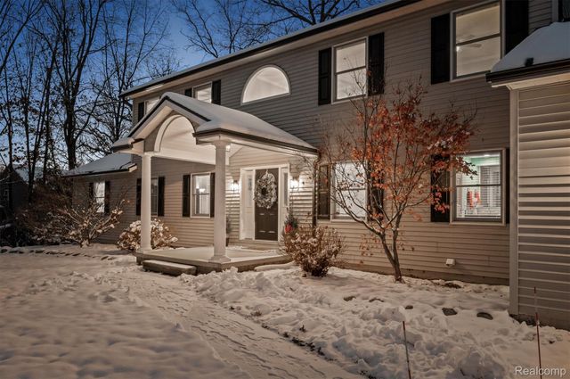 8301 Hyne Road, Brighton, MI 48114