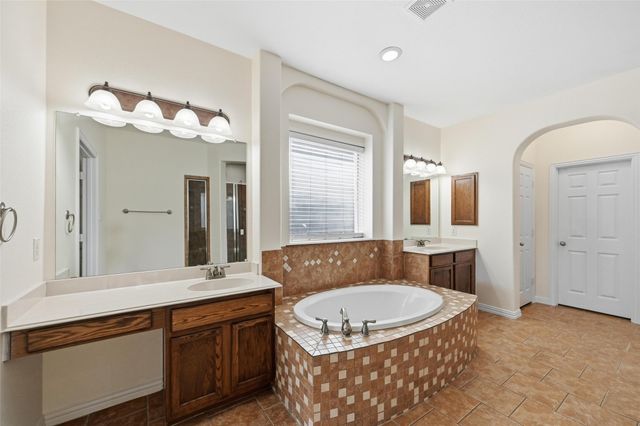 10105 Renwick Cove, Fort Worth, TX 76244