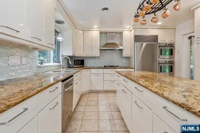 59 Bowers Lane, Closter, NJ 07624