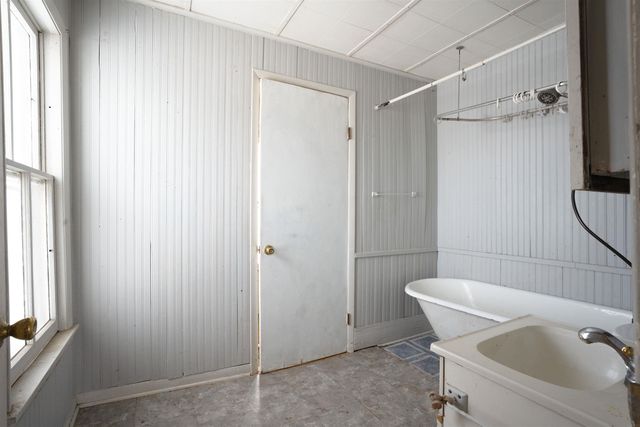 305 Park Street, Reinbeck, IA 50669