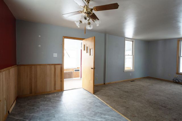 305 Park Street, Reinbeck, IA 50669