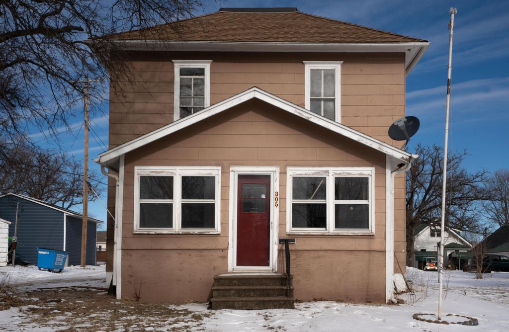 305 Park Street, Reinbeck, IA 50669