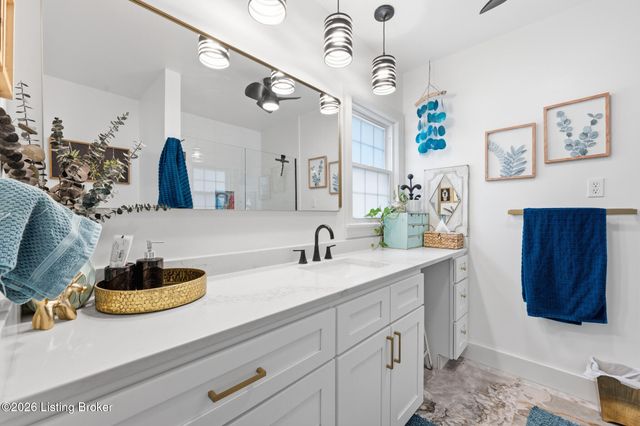 417 Blankenbaker Ln, Louisville, KY 40207