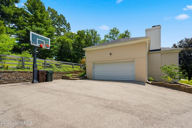 417 Blankenbaker Ln, Louisville, KY 40207