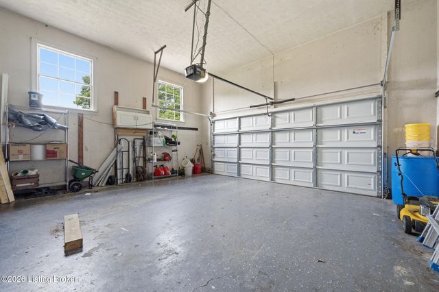 417 Blankenbaker Ln, Louisville, KY 40207
