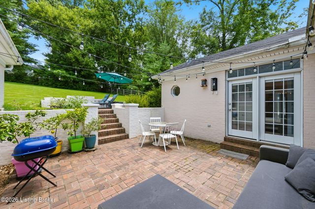 417 Blankenbaker Ln, Louisville, KY 40207