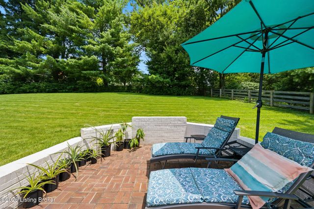417 Blankenbaker Ln, Louisville, KY 40207