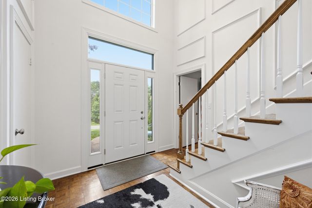 417 Blankenbaker Ln, Louisville, KY 40207