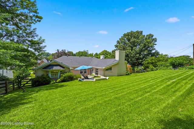 417 Blankenbaker Ln, Louisville, KY 40207