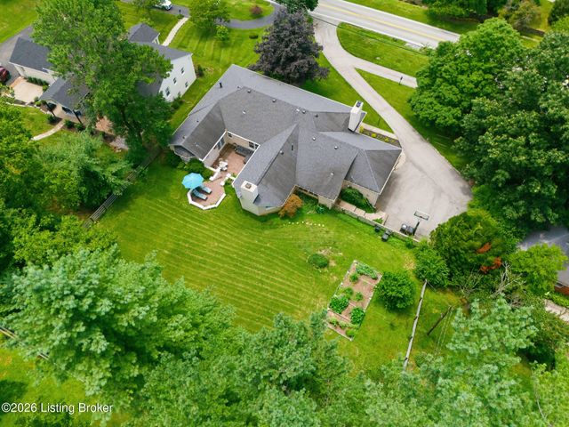 417 Blankenbaker Ln, Louisville, KY 40207