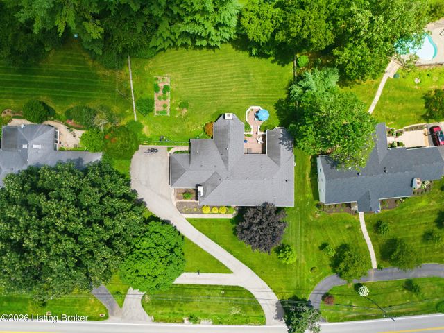 417 Blankenbaker Ln, Louisville, KY 40207
