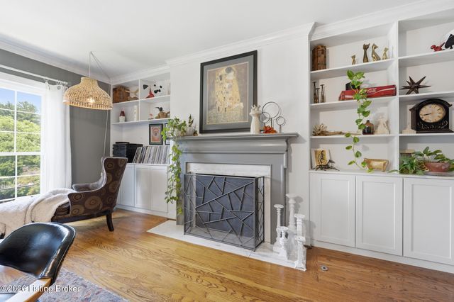 417 Blankenbaker Ln, Louisville, KY 40207