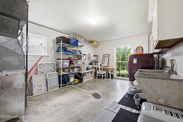 417 Blankenbaker Ln, Louisville, KY 40207
