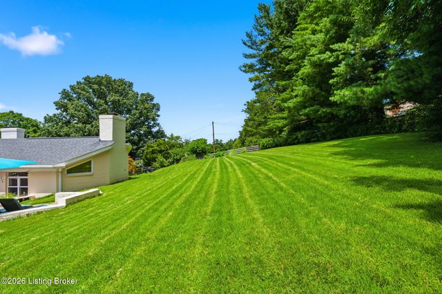 417 Blankenbaker Ln, Louisville, KY 40207