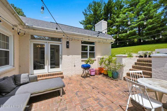 417 Blankenbaker Ln, Louisville, KY 40207