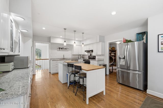 417 Blankenbaker Ln, Louisville, KY 40207