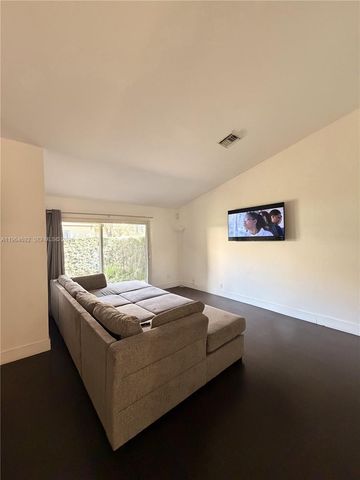 4309 Pine Ridge Ct, Weston, FL 33331