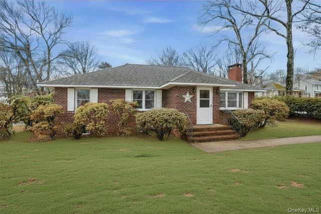 17 Academy Avenue, Sparrowbush, NY 12780