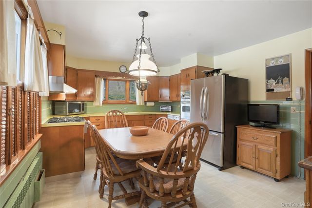 17 Academy Avenue, Sparrowbush, NY 12780