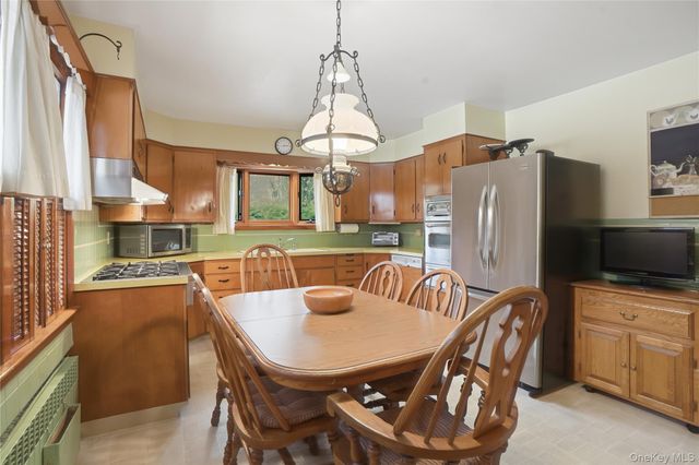 17 Academy Avenue, Sparrowbush, NY 12780