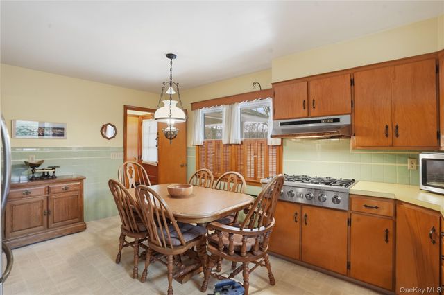 17 Academy Avenue, Sparrowbush, NY 12780