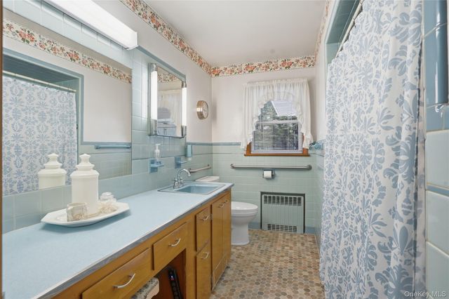 17 Academy Avenue, Sparrowbush, NY 12780