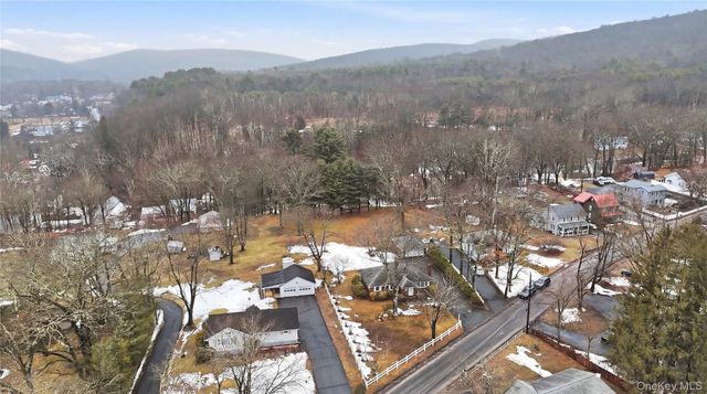 17 Academy Avenue, Sparrowbush, NY 12780