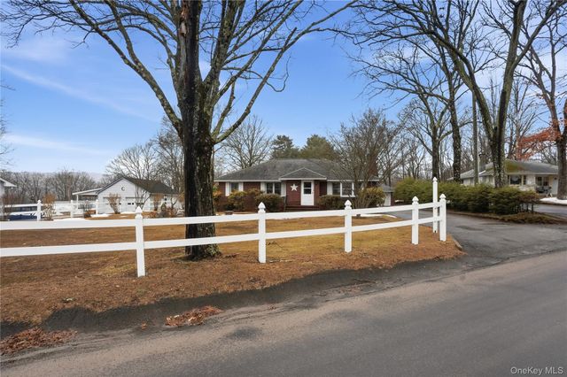 17 Academy Avenue, Sparrowbush, NY 12780