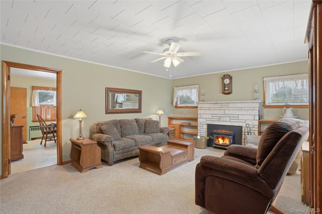 17 Academy Avenue, Sparrowbush, NY 12780