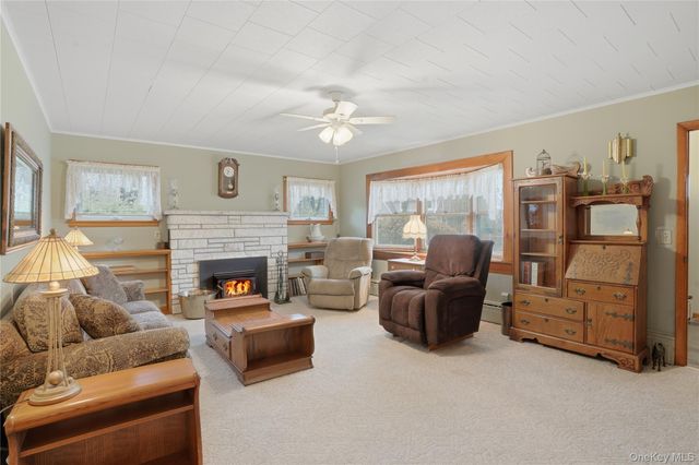 17 Academy Avenue, Sparrowbush, NY 12780