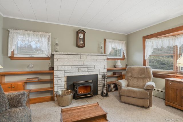 17 Academy Avenue, Sparrowbush, NY 12780