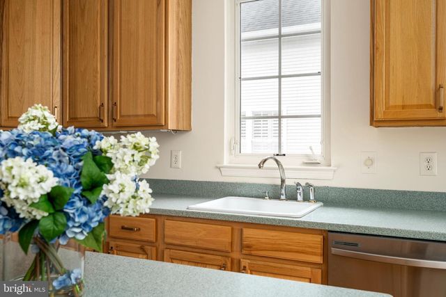 7 SWALLOW DR, Hamilton, NJ 08690