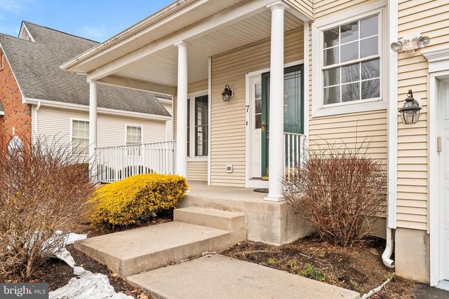 7 SWALLOW DR, Hamilton, NJ 08690