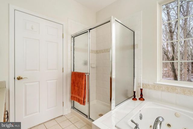 7 SWALLOW DR, Hamilton, NJ 08690