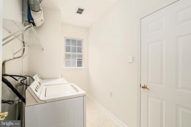 7 SWALLOW DR, Hamilton, NJ 08690