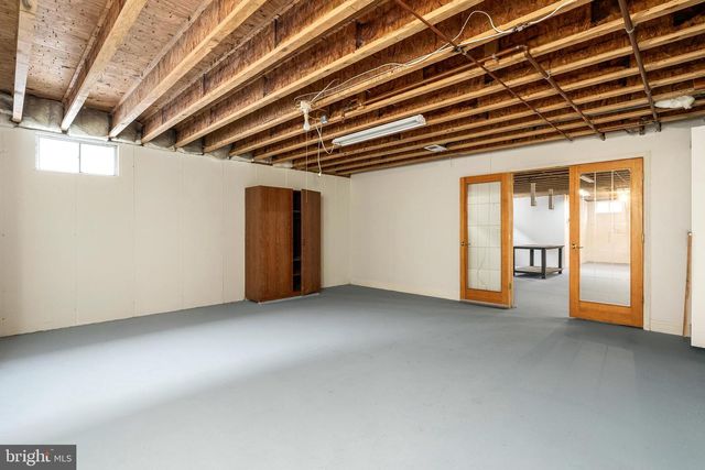 7 SWALLOW DR, Hamilton, NJ 08690