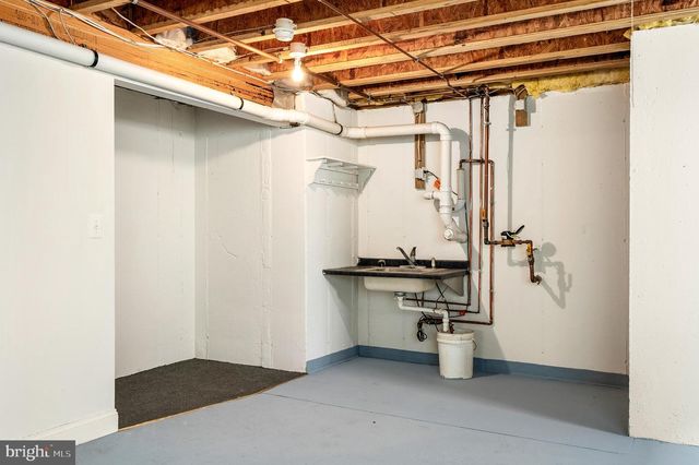 7 SWALLOW DR, Hamilton, NJ 08690