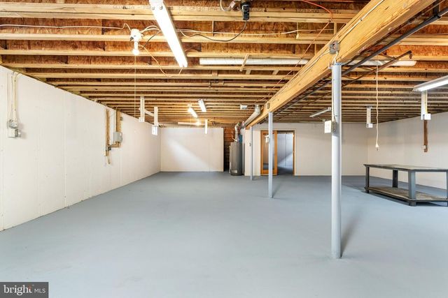 7 SWALLOW DR, Hamilton, NJ 08690