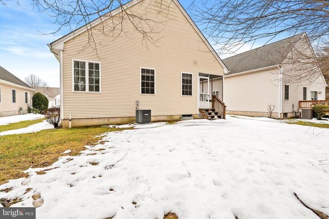 7 SWALLOW DR, Hamilton, NJ 08690