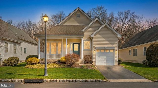 7 SWALLOW DR, Hamilton, NJ 08690