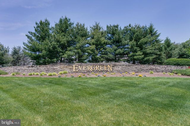 7 SWALLOW DR, Hamilton, NJ 08690